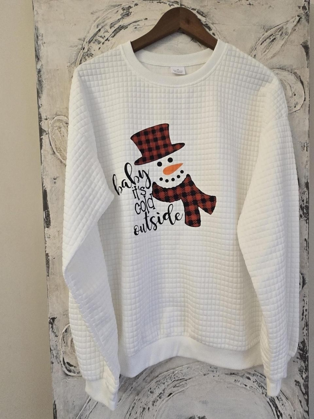 SHEIN White Quilted Sweatshirt with Buffalo Plaid Snowman